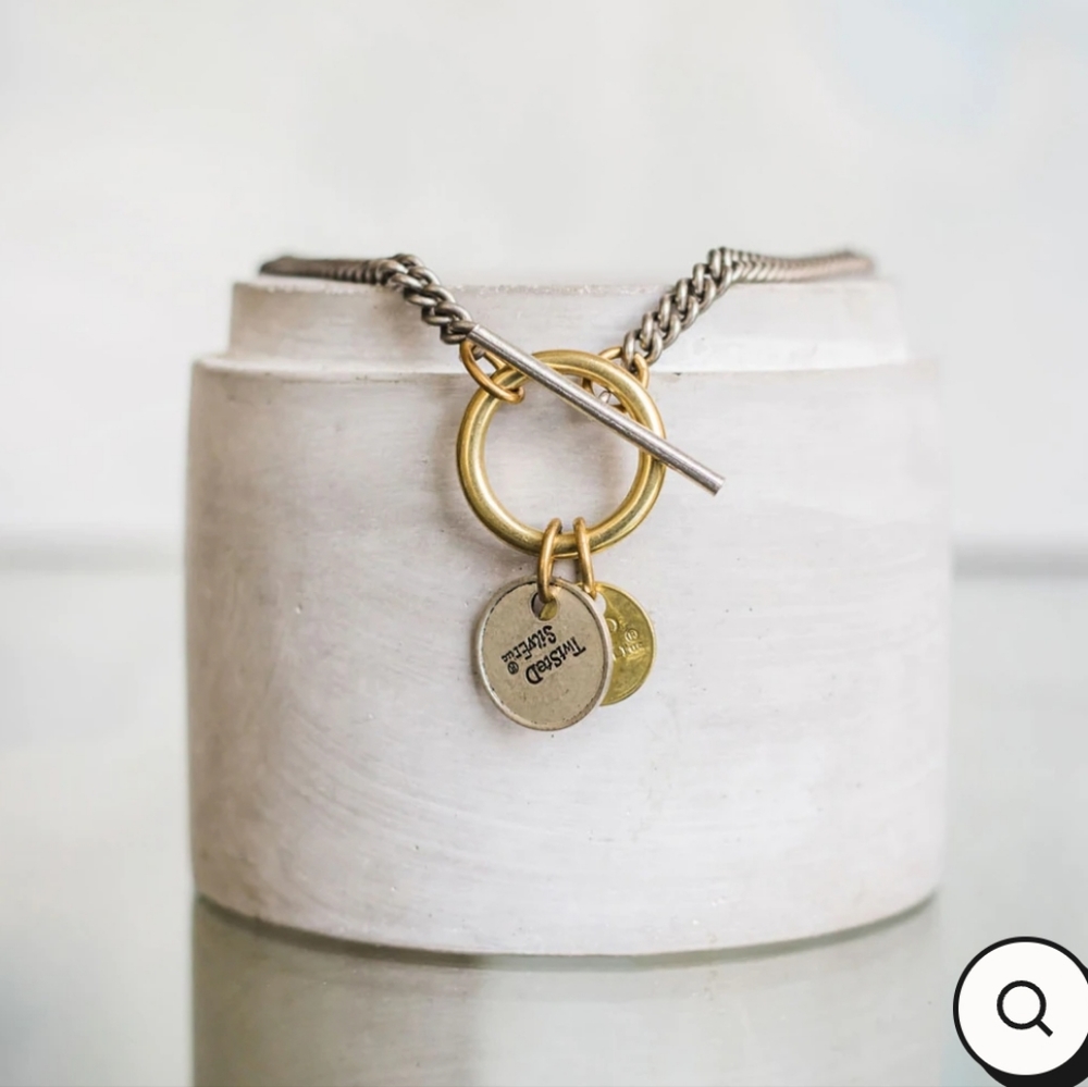 Twisted Silver Jewlery Capture Necklace